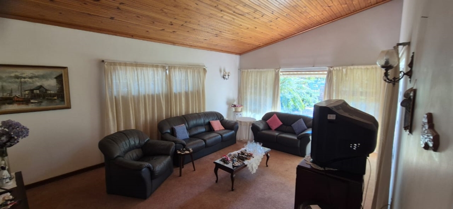 5 Bedroom Property for Sale in Summerstrand Eastern Cape
